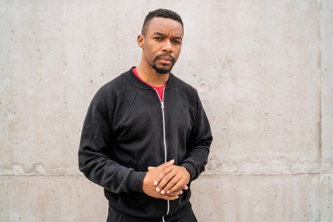 portrait-of-an-athletic-man-2021-08-28-08-43-11-utc-e1681791737174.jpg